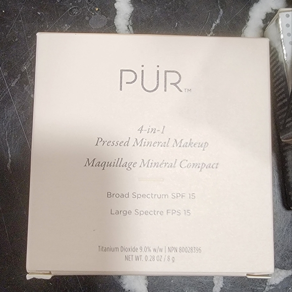 Pur Minerals Pressed Powder Foundation - Picture 2 of 2